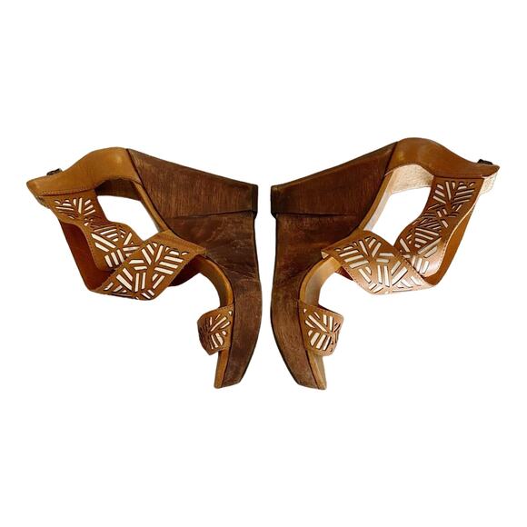 DIANE VON FURSTENBERG Tribal Opal Wedge Criss Cross Sandals Brown Beige 7.5 EUC - Picture 3 of 8